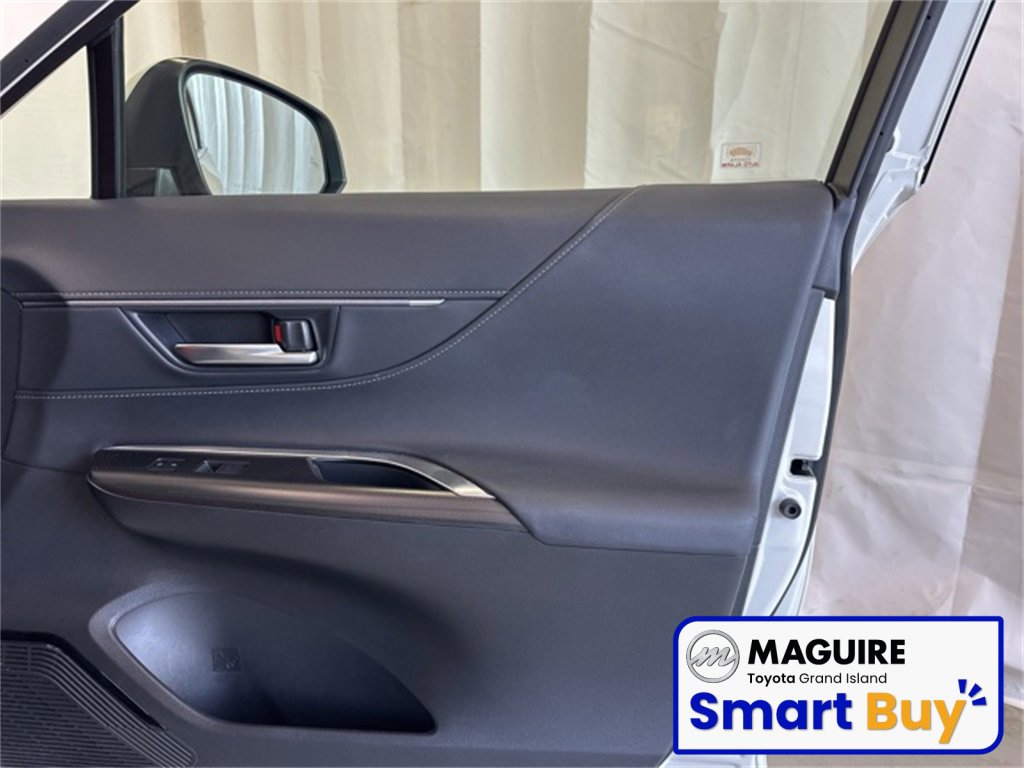 Used 2021 Toyota Venza Limited w/ Advanced Technology Package image 18