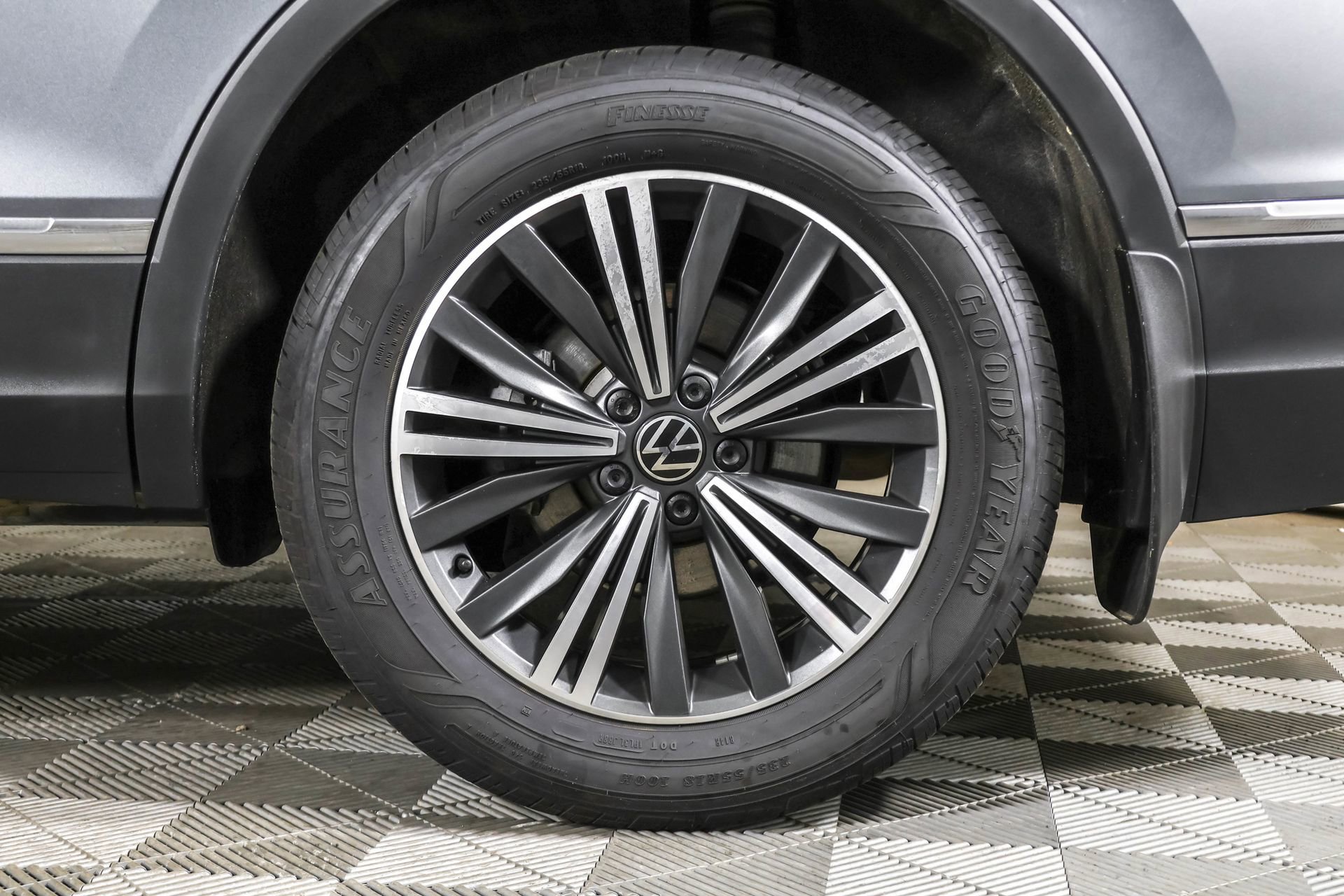 Used 2024 Volkswagen Tiguan Wolfsburg Edition image 19