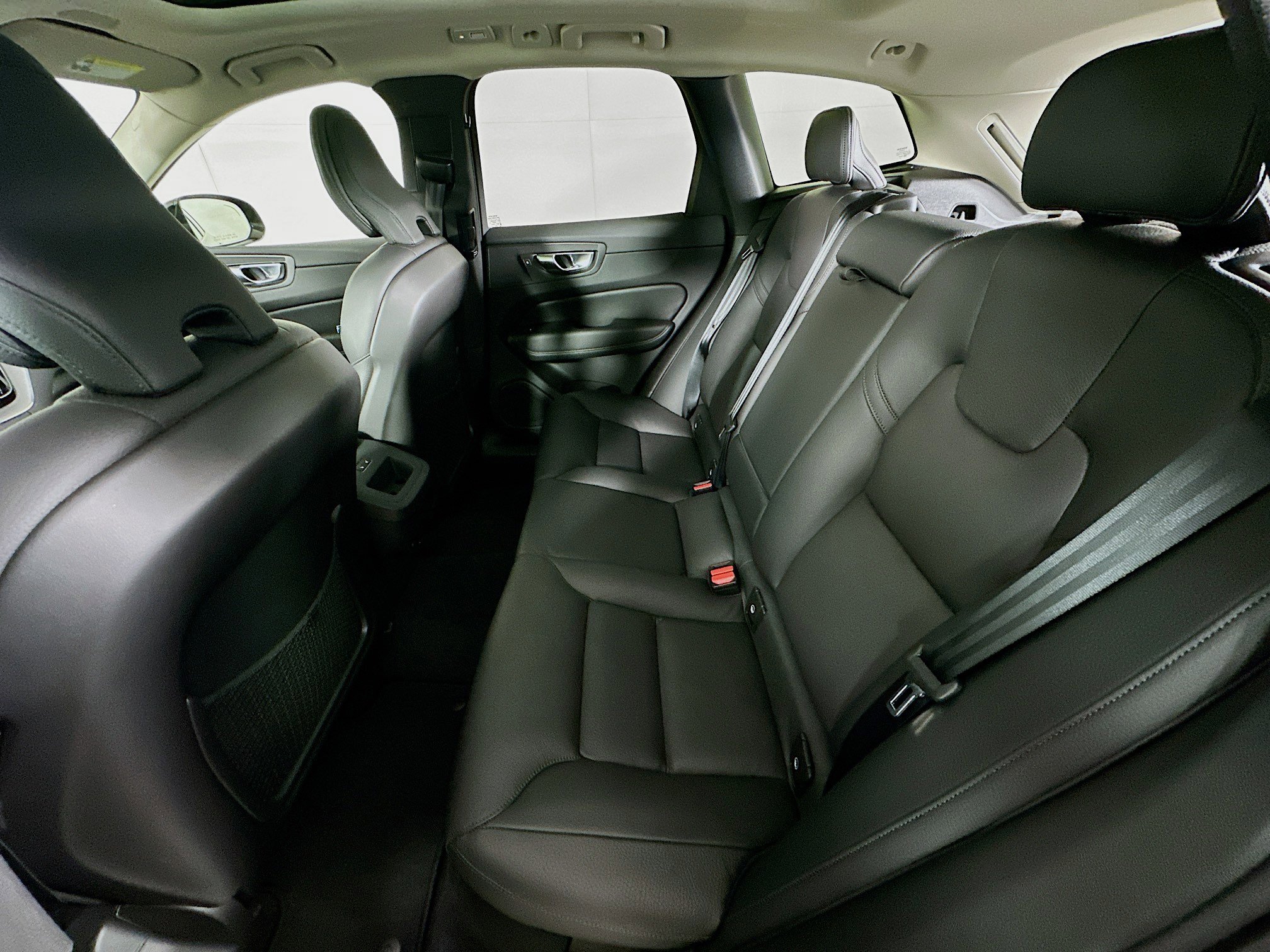 Used 2025 Volvo XC60 B5 Plus image 26