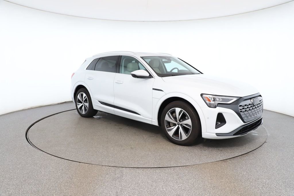 Used 2024 Audi Q8 e-tron Premium Plus w/ Premium Plus Package image 7