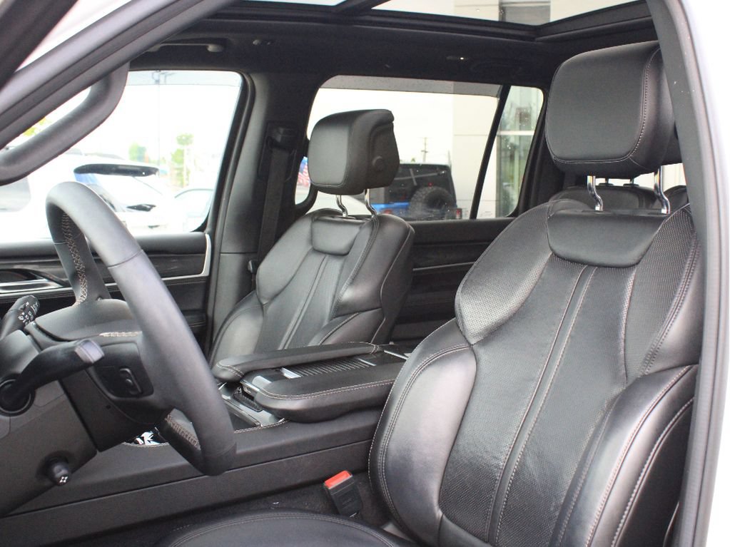 Used 2023 Jeep Wagoneer 4WD w/ Premium Group I image 10