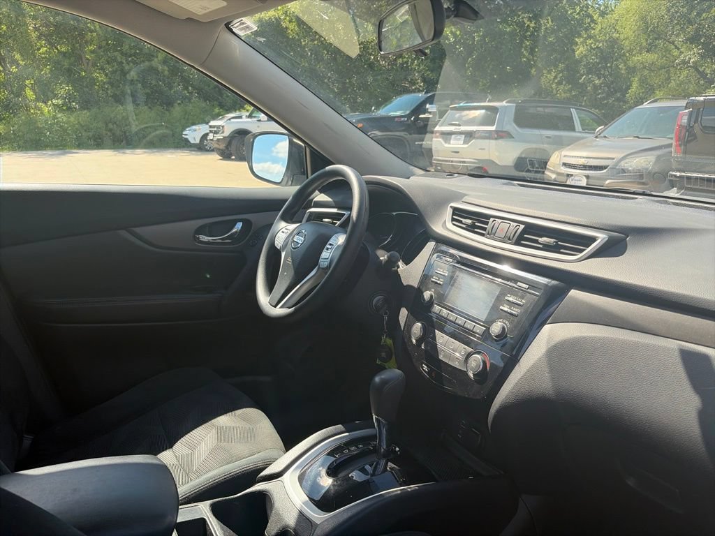 Used 2016 Nissan Rogue S AWD/4WD image 15