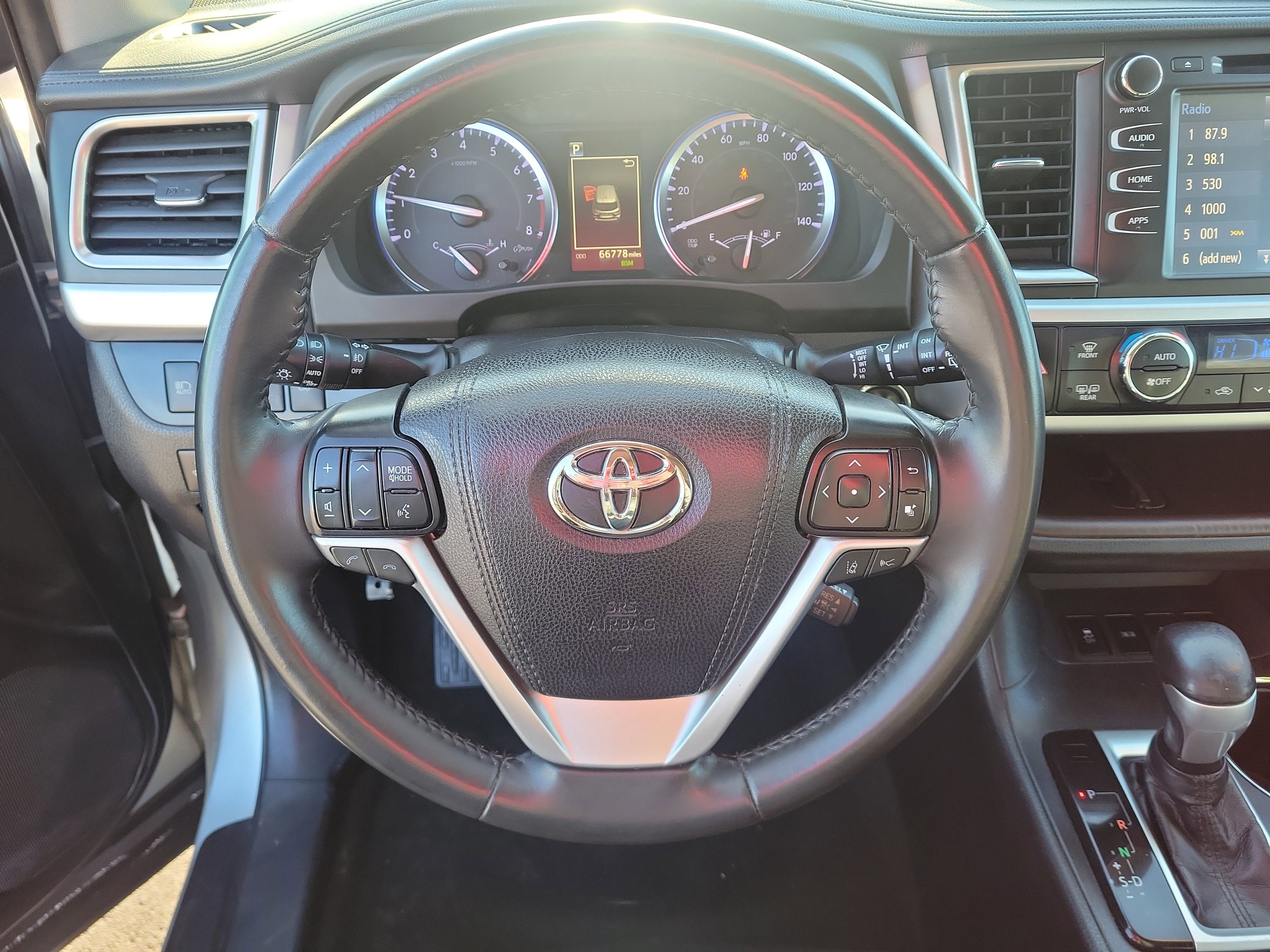 Used 2019 Toyota Highlander XLE image 25