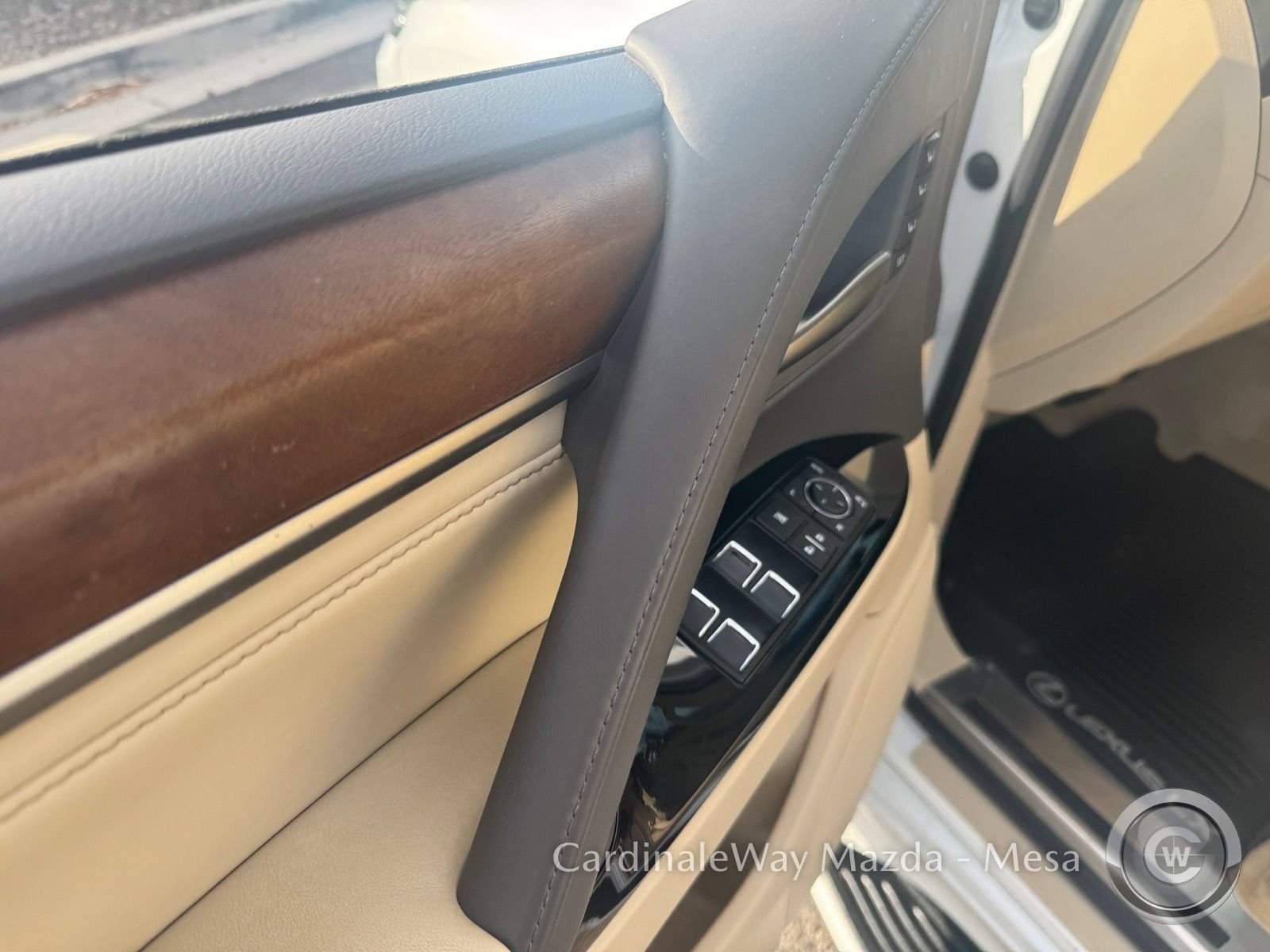 Used 2021 Lexus LX 570 4WD w/ Luxury Package image 13