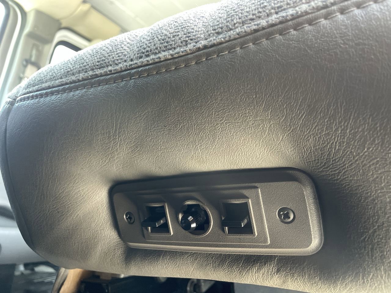 Used 2017 Chevrolet Express 3500 Extended image 20