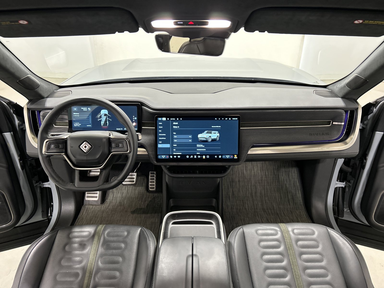 Used 2024 Rivian R1S Adventure image 27