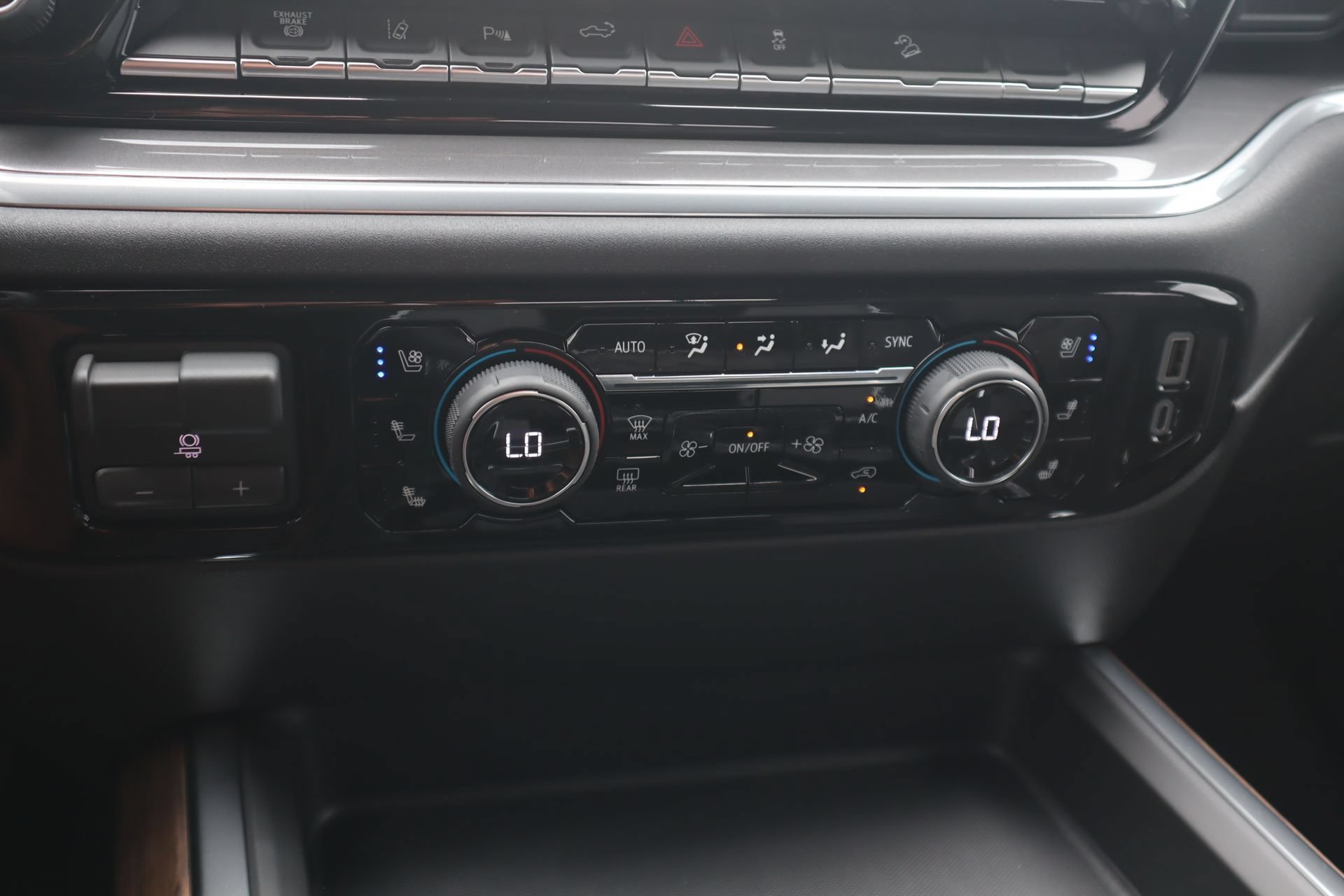 New 2026 Chevrolet Silverado 2500 High Country w/ Technology Package AWD/4WD image 8