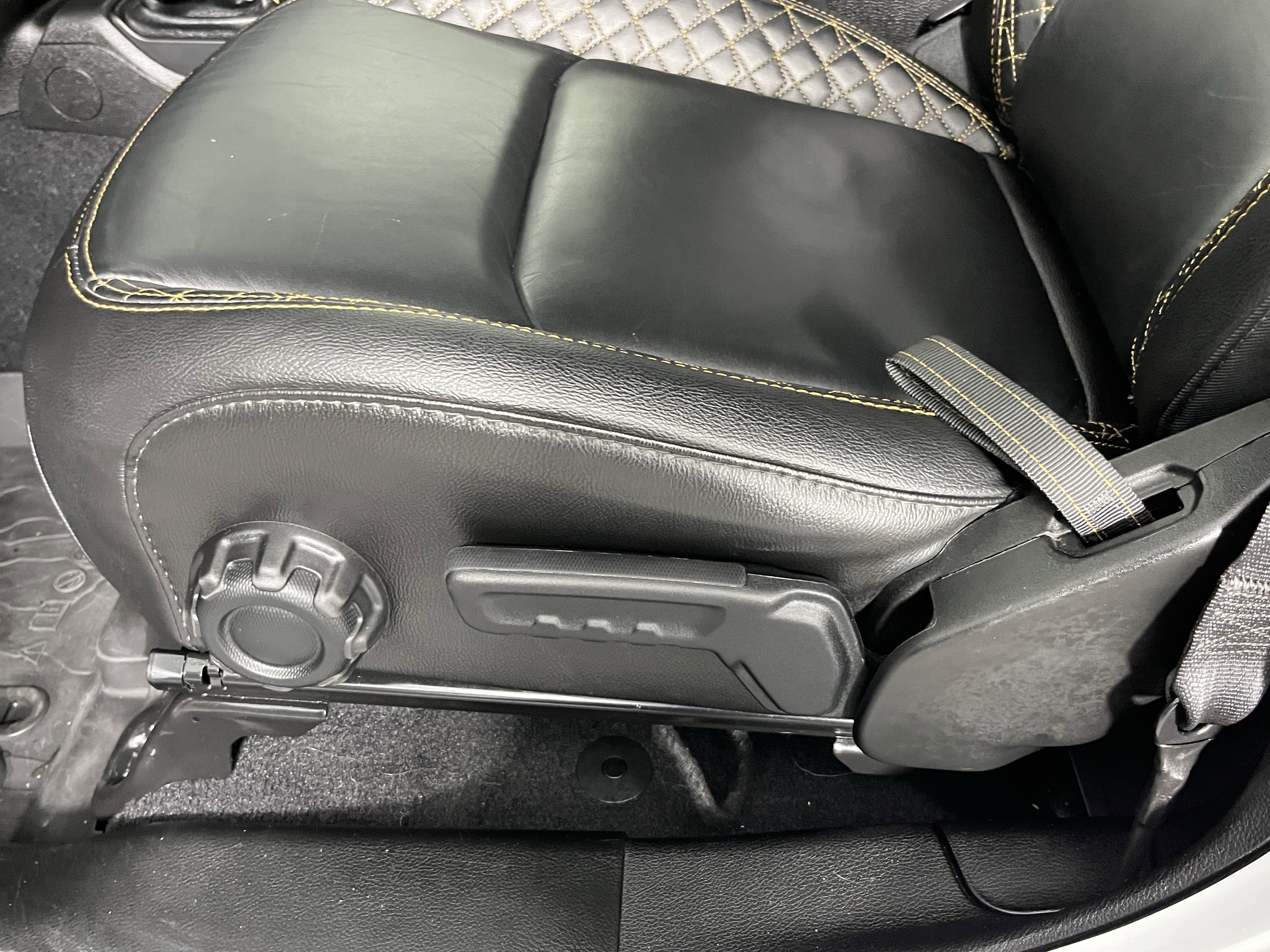 Used 2023 Jeep Gladiator Overland image 16