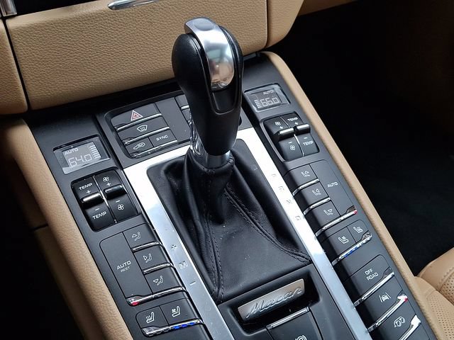Certified 2018 Porsche Macan AWD/4WD image 18