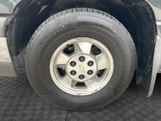 Used 2003 Chevrolet Silverado 1500 2WD Regular Cab w/ Exterior Appearance Package image 13