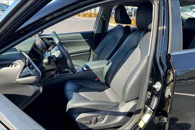 Used 2023 Toyota Camry SE FWD image 25