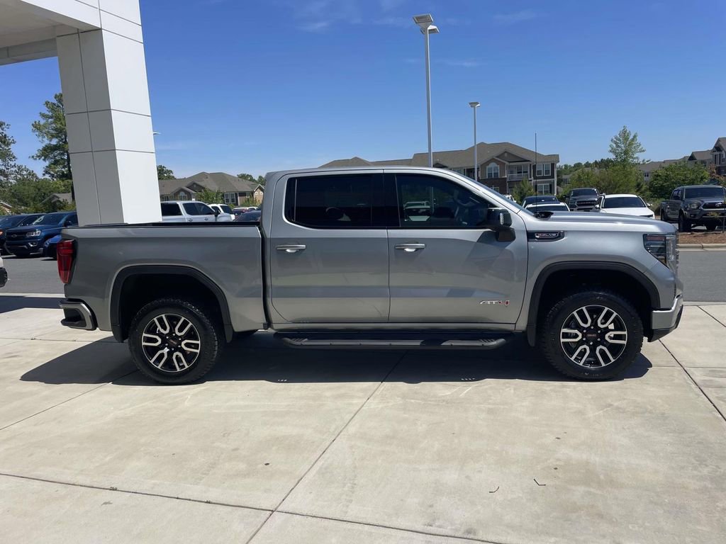 Used 2024 GMC Sierra 1500 AT4 w/ Technology Package AWD/4WD image 5