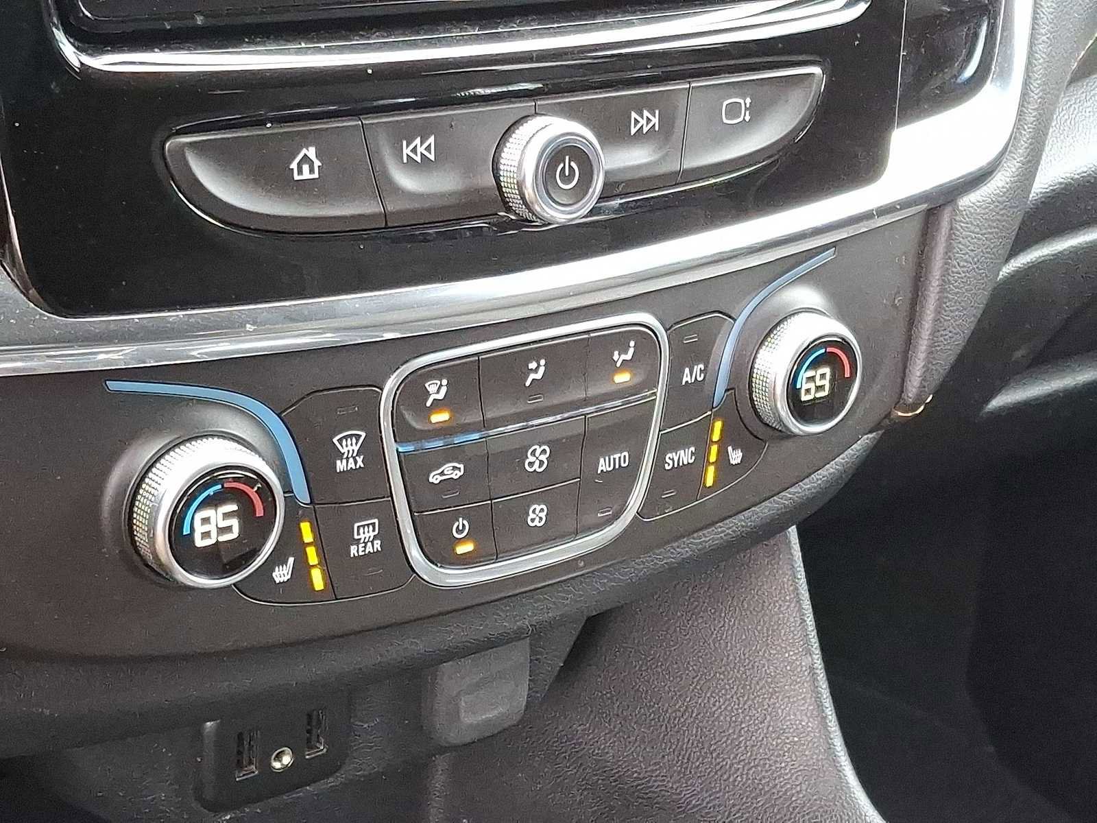 Used 2018 Chevrolet Traverse LT image 24