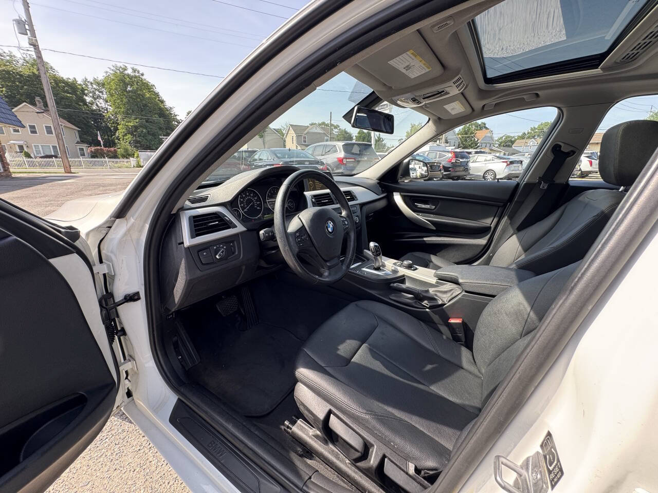 Used 2014 BMW 320i xDrive Sedan AWD/4WD image 22