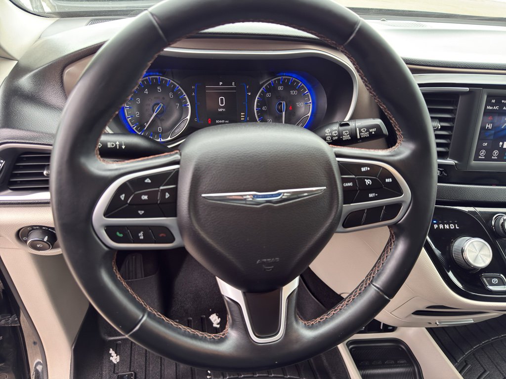 Used 2018 Chrysler Pacifica Touring-L image 15