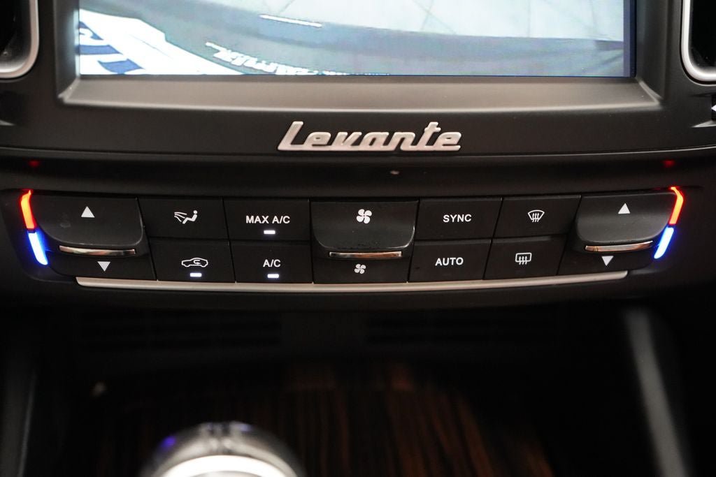 Used 2018 Maserati Levante GranLusso AWD/4WD image 18