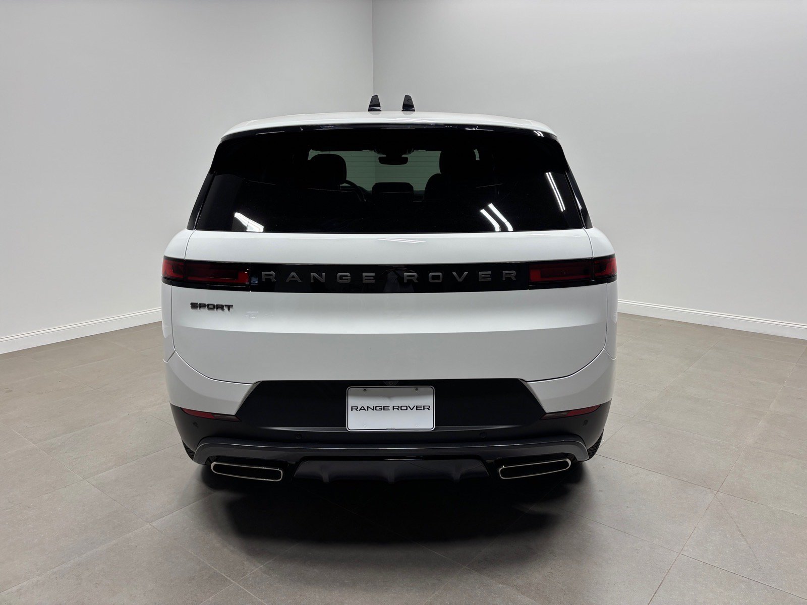 Used 2026 Land Rover Range Rover Sport SE AWD/4WD image 8