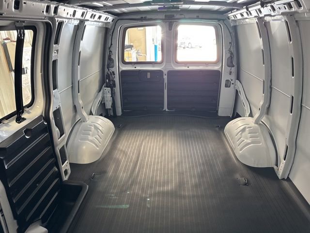 New 2026 Chevrolet Express 3500 w/ Driver Convenience Package RWD image 4