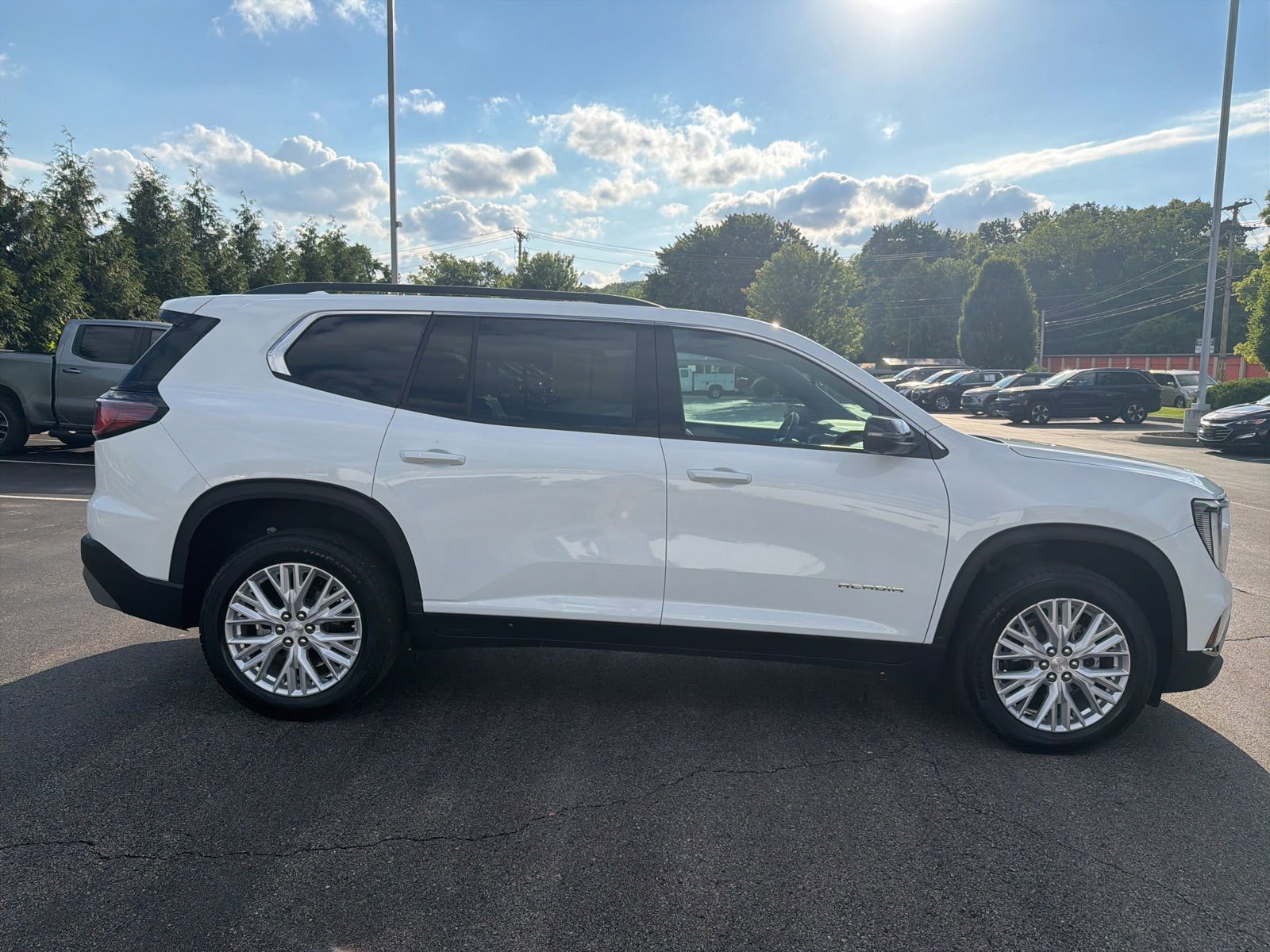 Used 2026 GMC Acadia Elevation w/ Elevation Premium Package FWD image 6