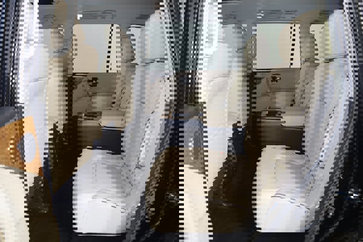 Used 2024 Nissan Armada SL w/ Captain's Chairs Package image 49