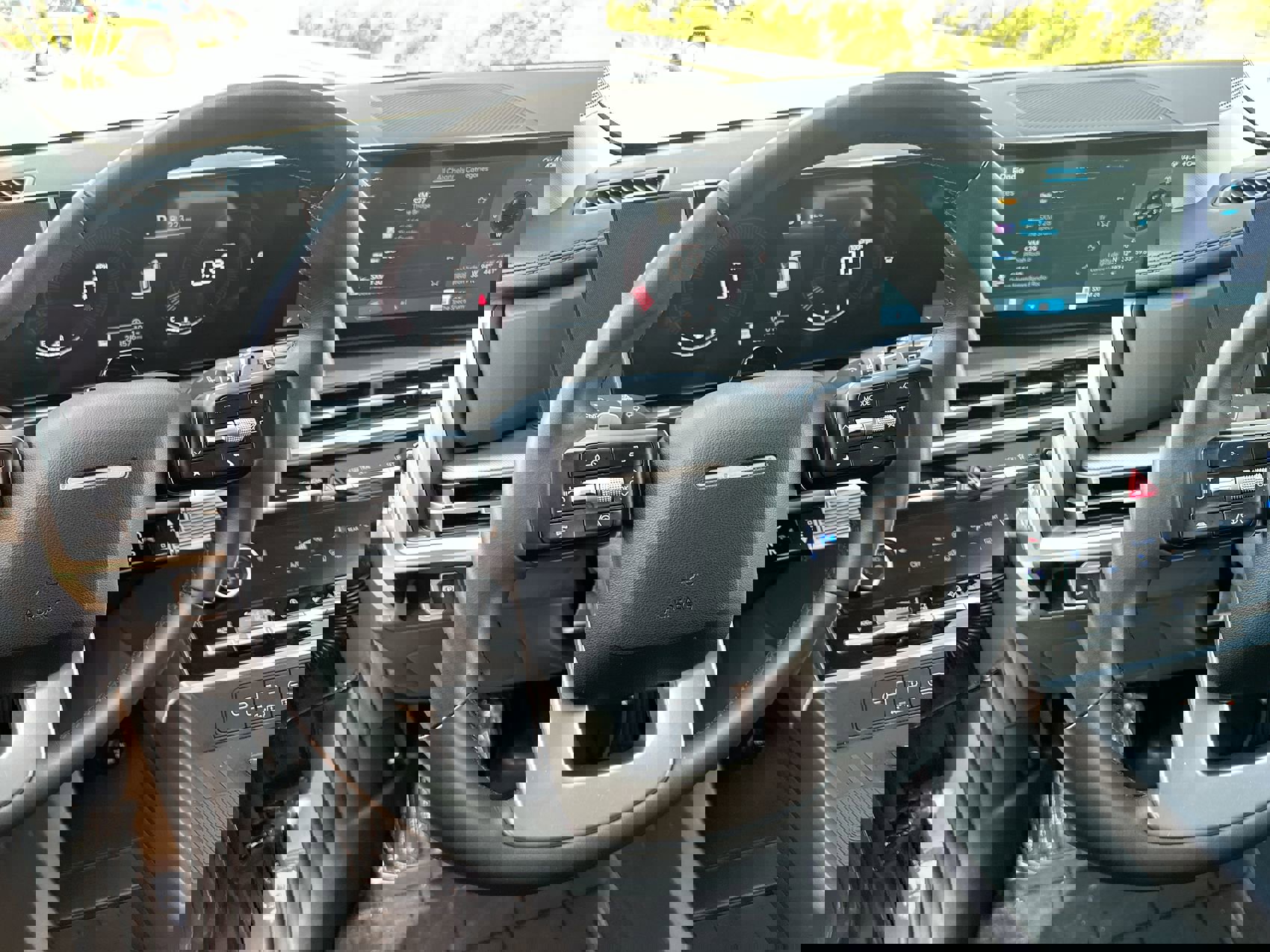 Used 2025 Hyundai Santa Fe SEL image 14