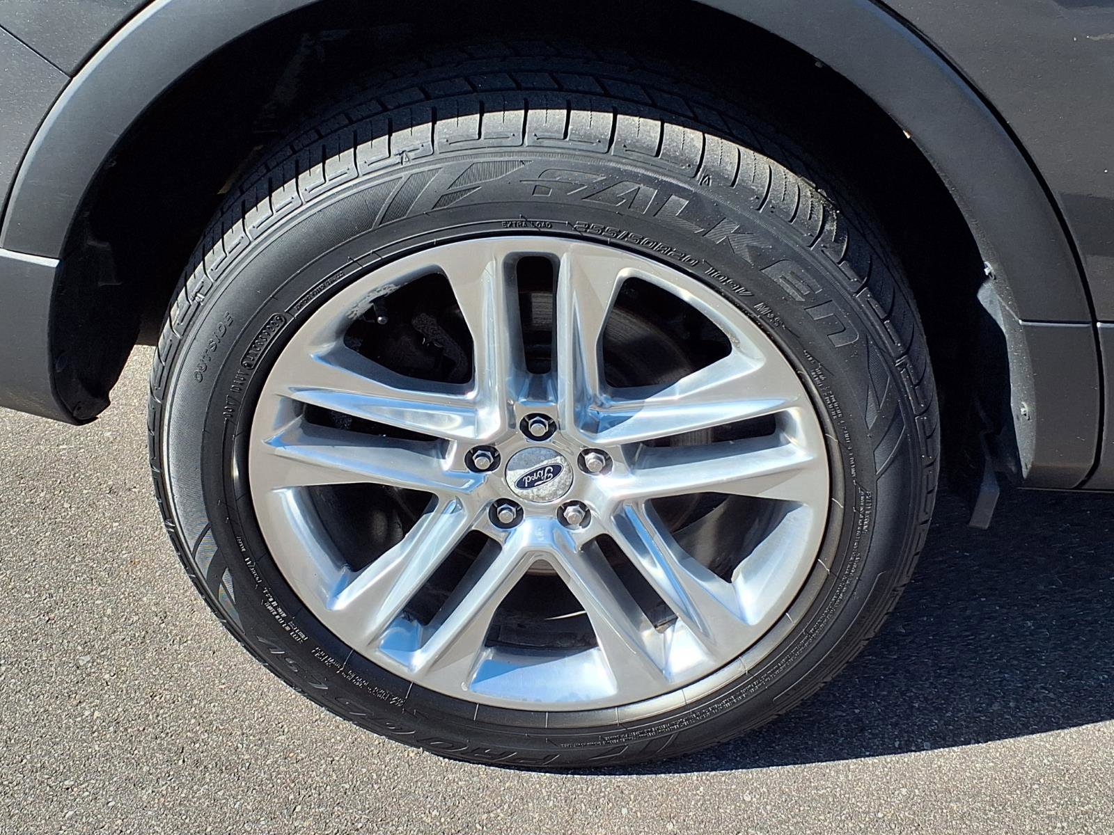 Used 2017 Ford Explorer XLT w/ Equipment Group 202A AWD/4WD image 29