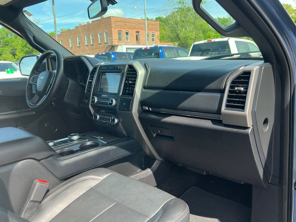 Used 2018 Ford Expedition XLT w/ Equipment Group 202A AWD/4WD image 21