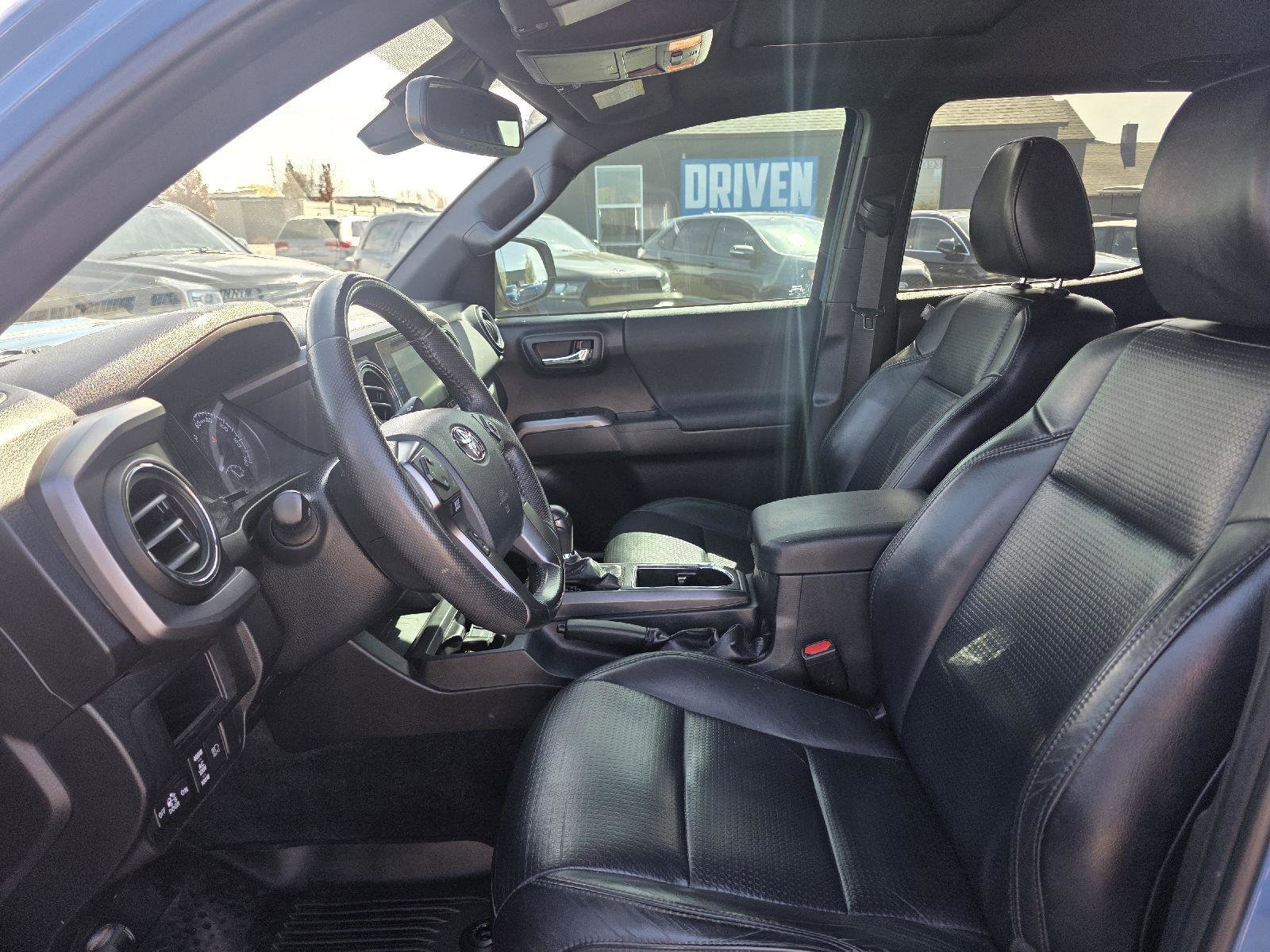 Used 2019 Toyota Tacoma TRD Sport image 10