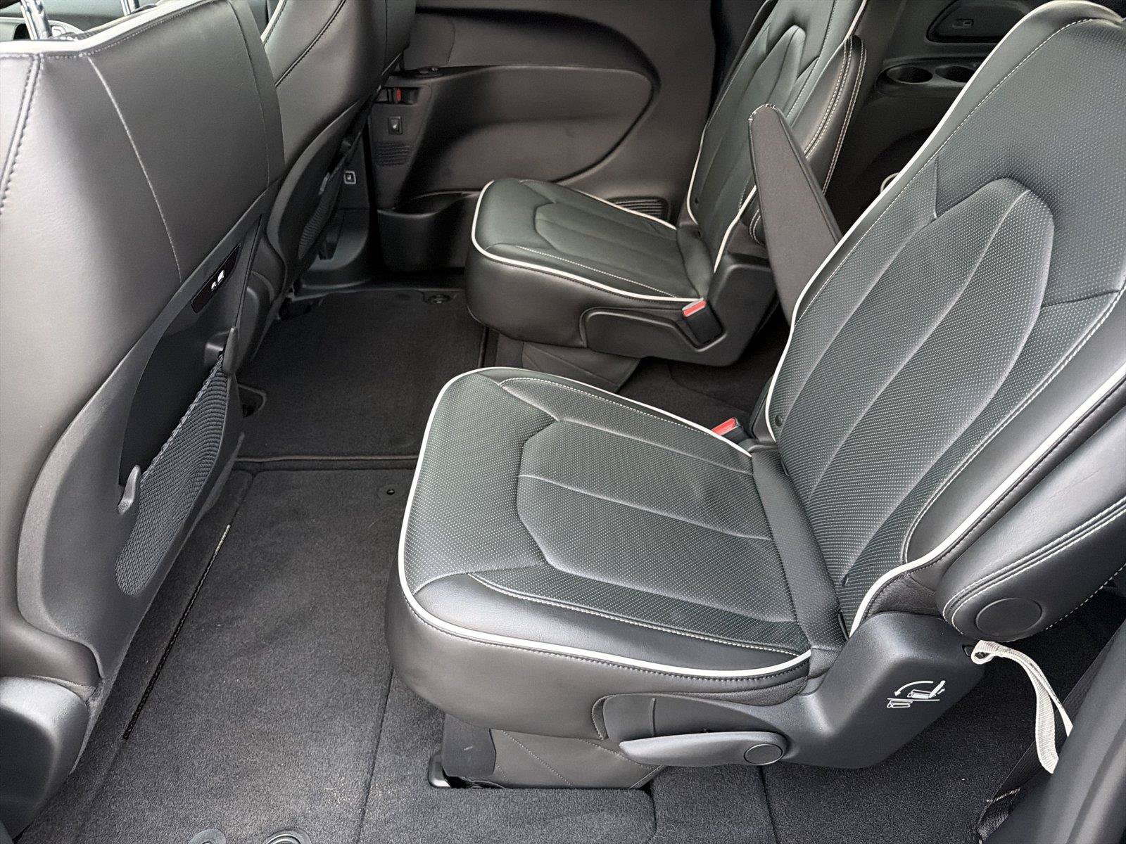Used 2025 Chrysler Pacifica Limited AWD/4WD image 20