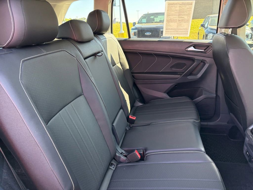 Certified 2023 Volkswagen Tiguan SE w/ Panoramic Sunroof Package image 28