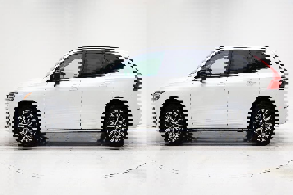 Used 2025 Volvo XC60 B5 Core image 6