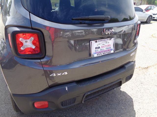 Used 2017 Jeep Renegade Latitude w/ Popular Equipment Group AWD/4WD image 10