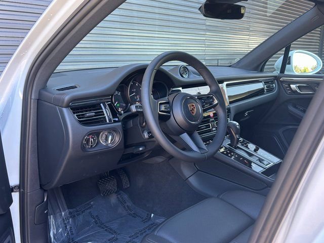Used 2026 Porsche Macan AWD/4WD image 4