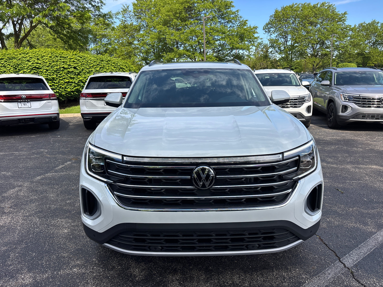 New 2026 Volkswagen Atlas SE FWD image 2