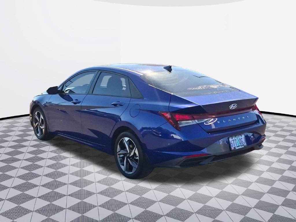 Used 2023 Hyundai Elantra SEL w/ Convenience Package FWD image 4