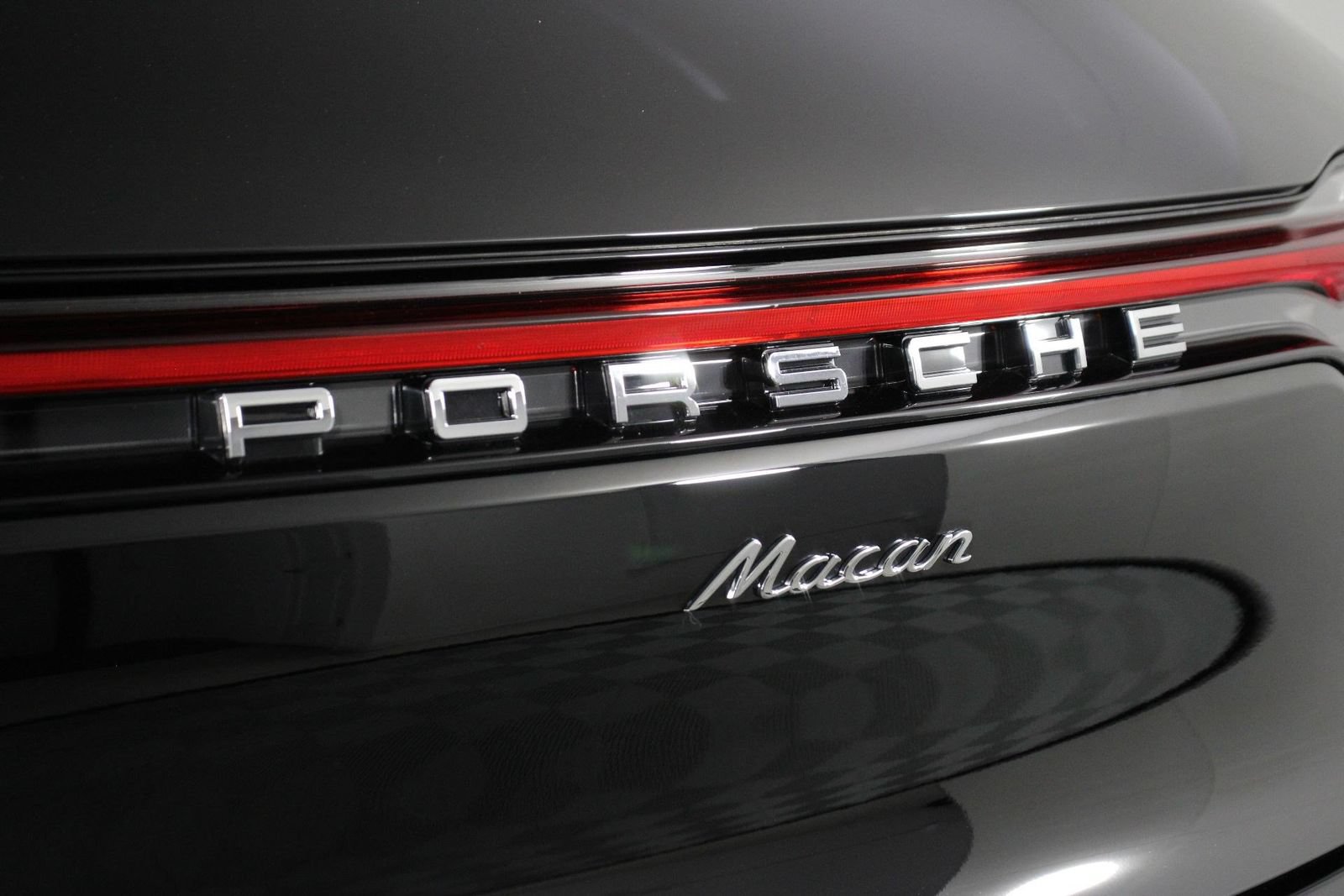 Certified 2026 Porsche Macan AWD/4WD image 22