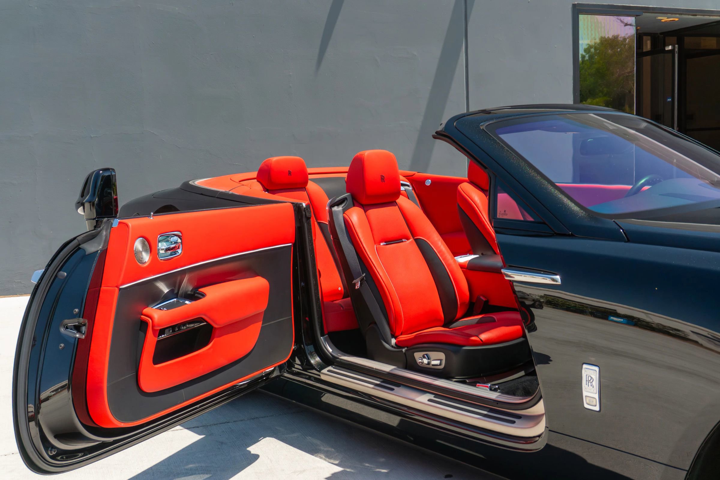 Used 2019 Rolls-Royce Dawn RWD image 16