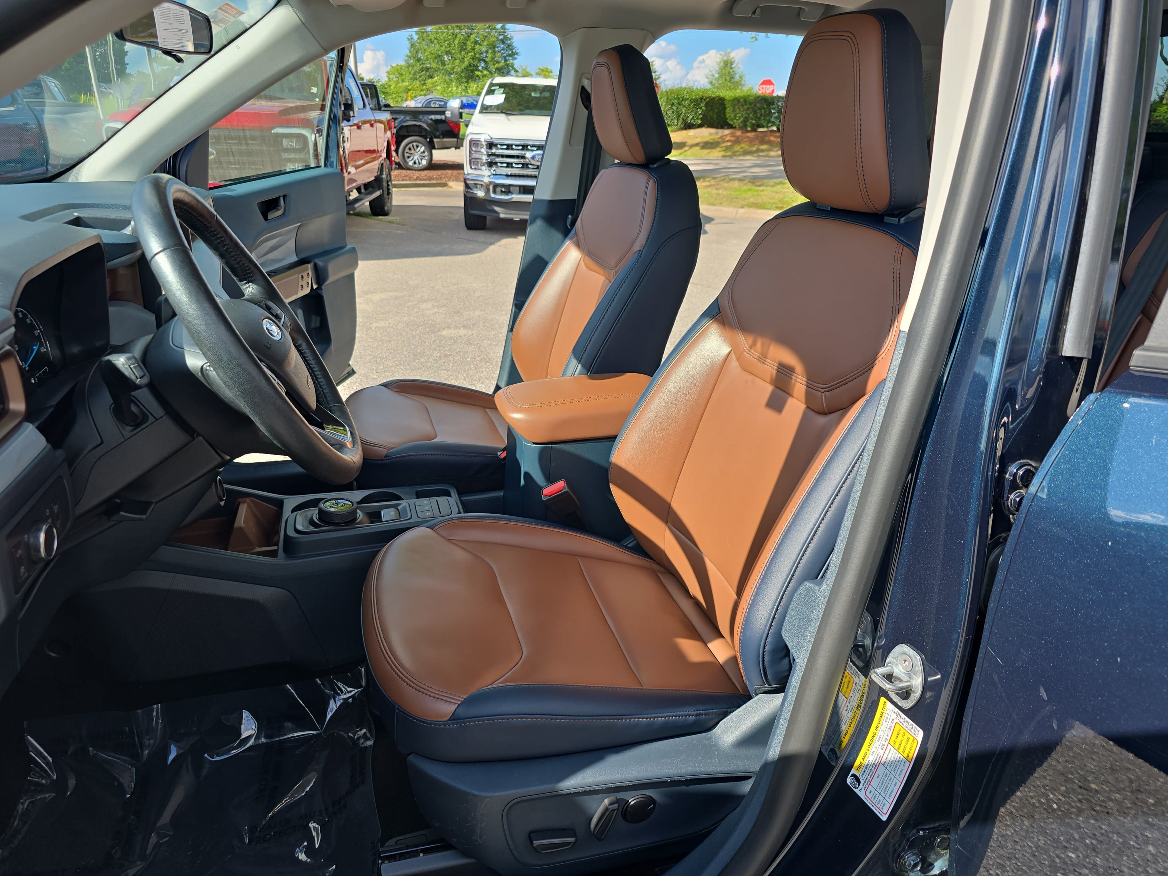Used 2022 Ford Maverick Lariat w/ Lariat Luxury Package FWD image 16