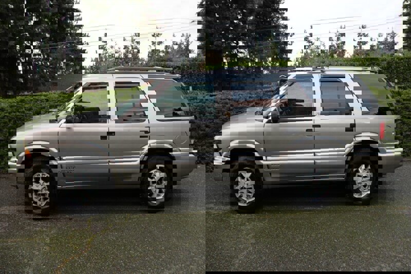 Used 2000 GMC Jimmy SLT w/ Underbody Shield Pkg image 12