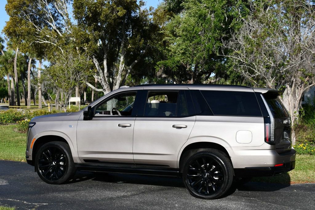 Used 2025 Cadillac Escalade Sport Platinum w/ LPO, ONYX Package image 4