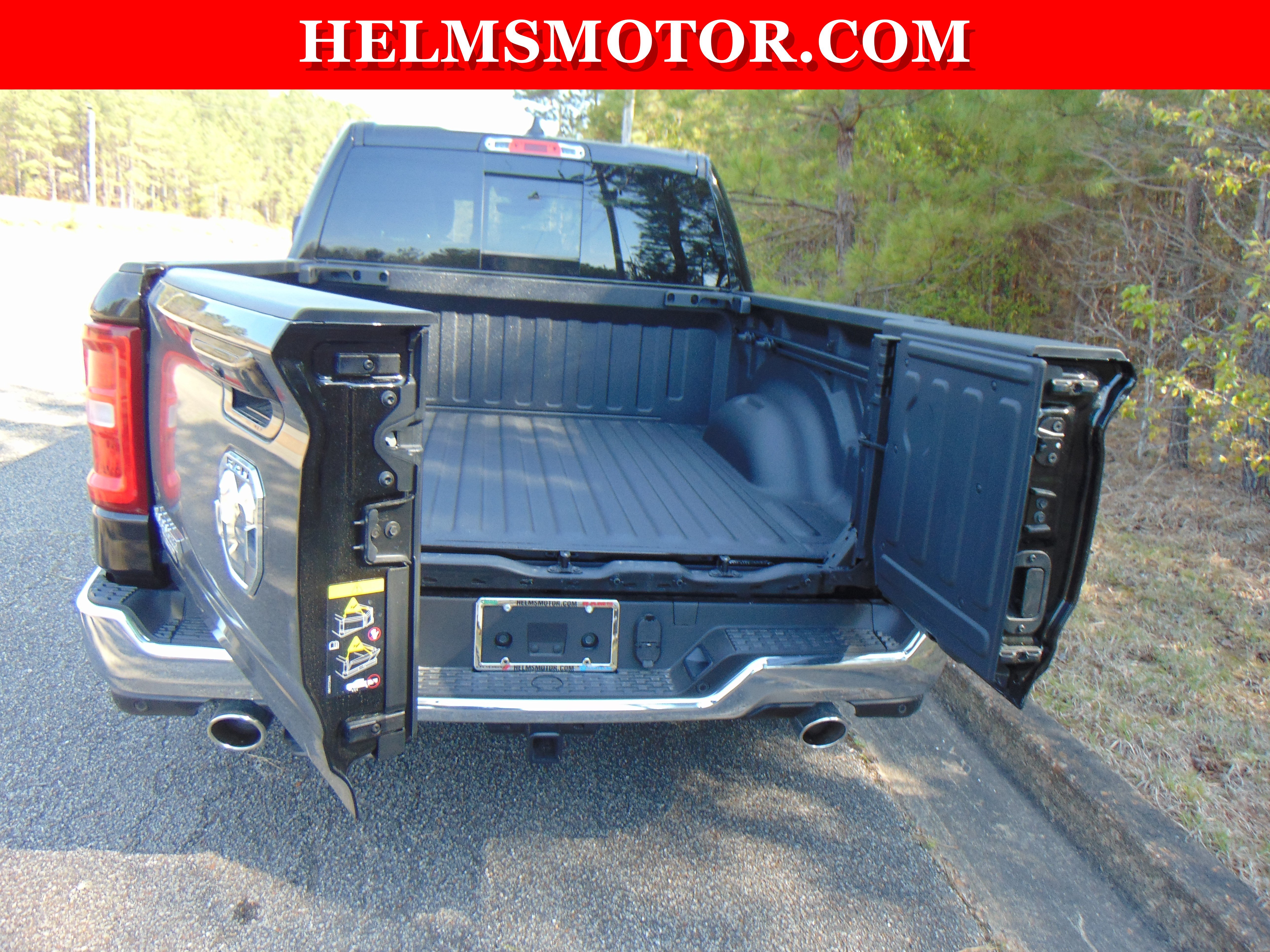 New 2026 RAM 1500 Laramie AWD/4WD image 17