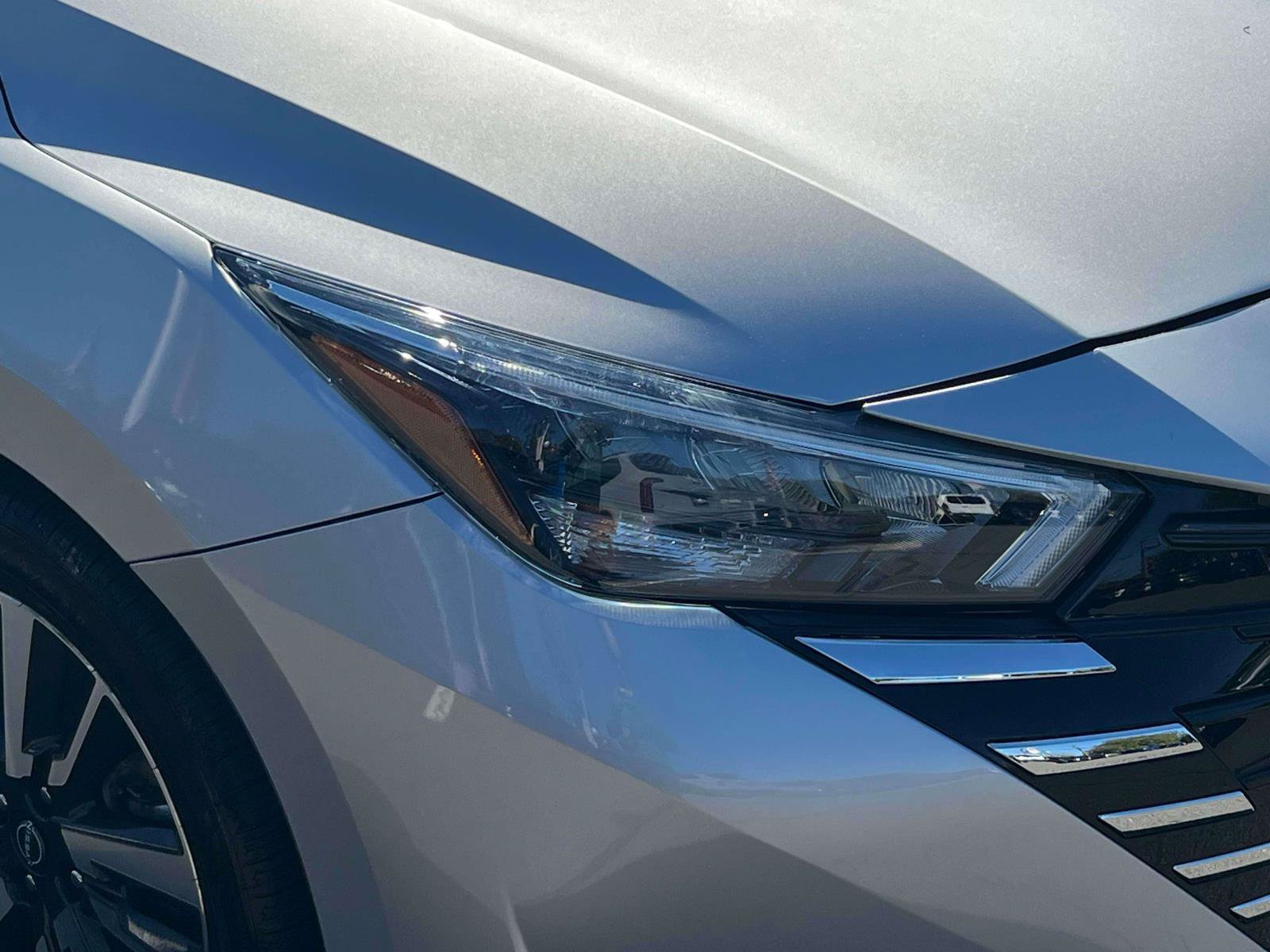 Used 2025 Nissan Versa SV FWD image 5
