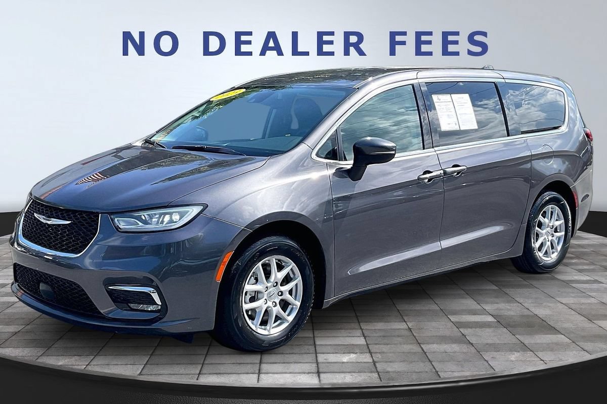 Used 2023 Chrysler Pacifica Touring-L