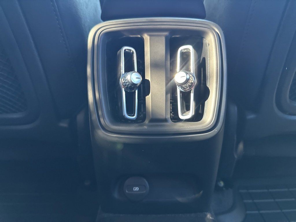 Used 2023 Volvo XC40 Recharge Plus image 46