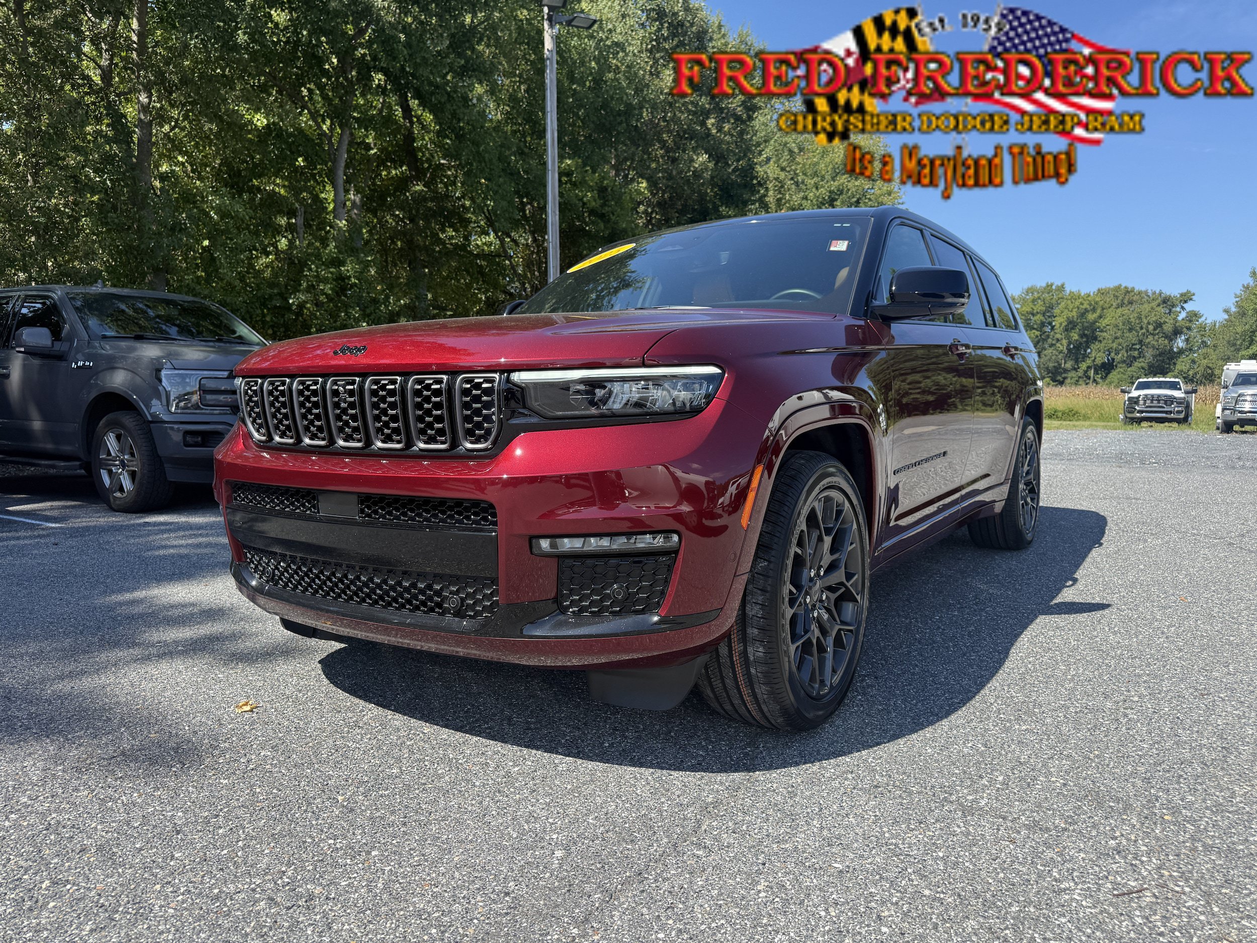 Used 2025 Jeep Grand Cherokee L Summit AWD/4WD image 3