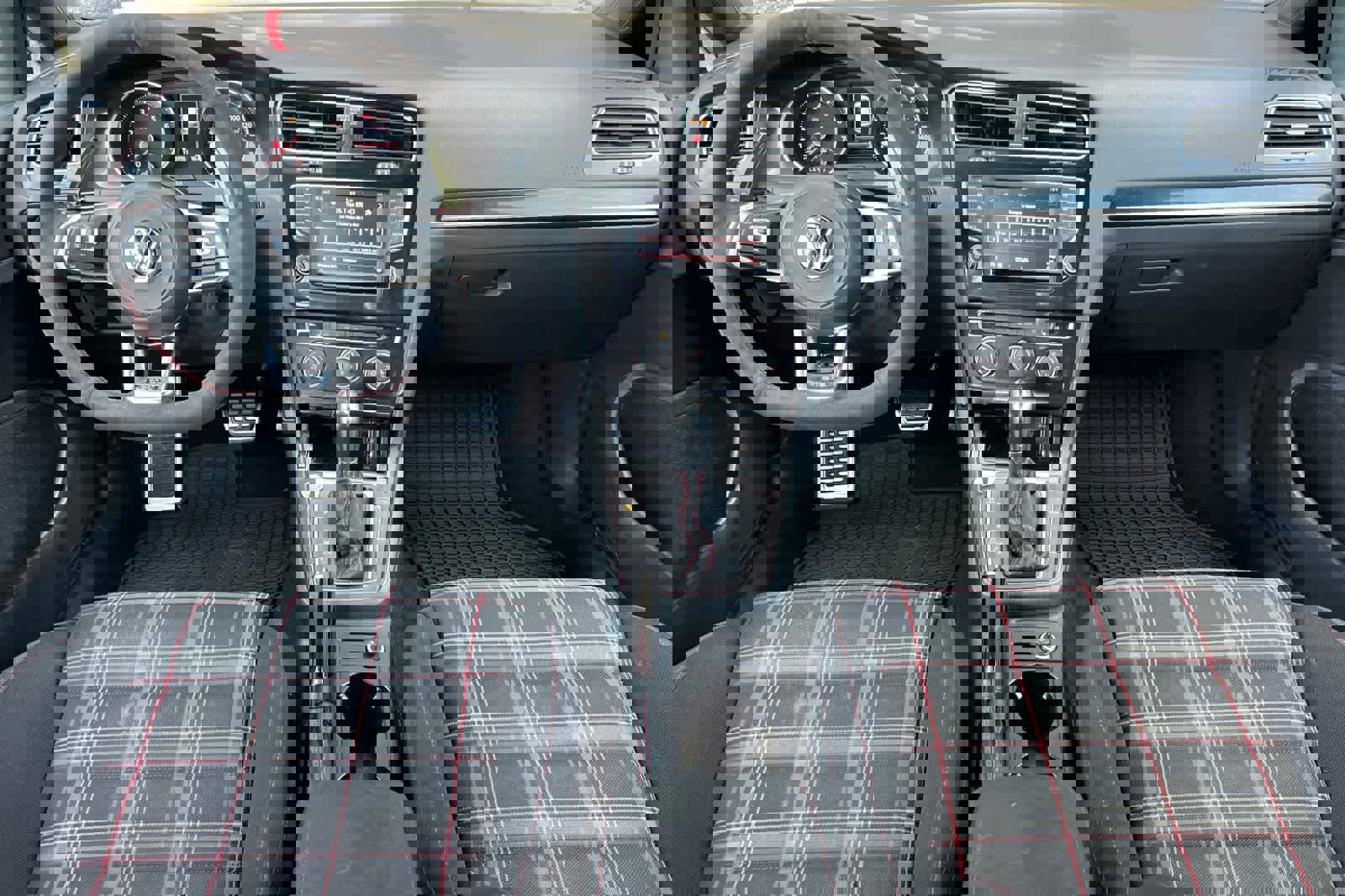 Used 2017 Volkswagen GTI Sport image 3