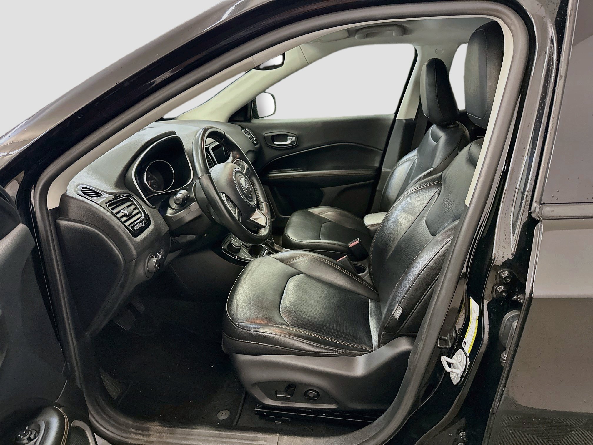 Used 2019 Jeep Compass Limited AWD/4WD image 13