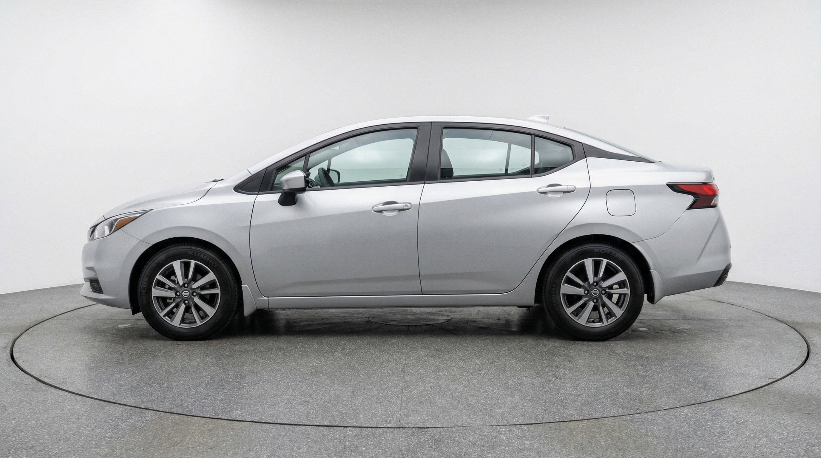 Used 2025 Nissan Versa SV FWD image 5