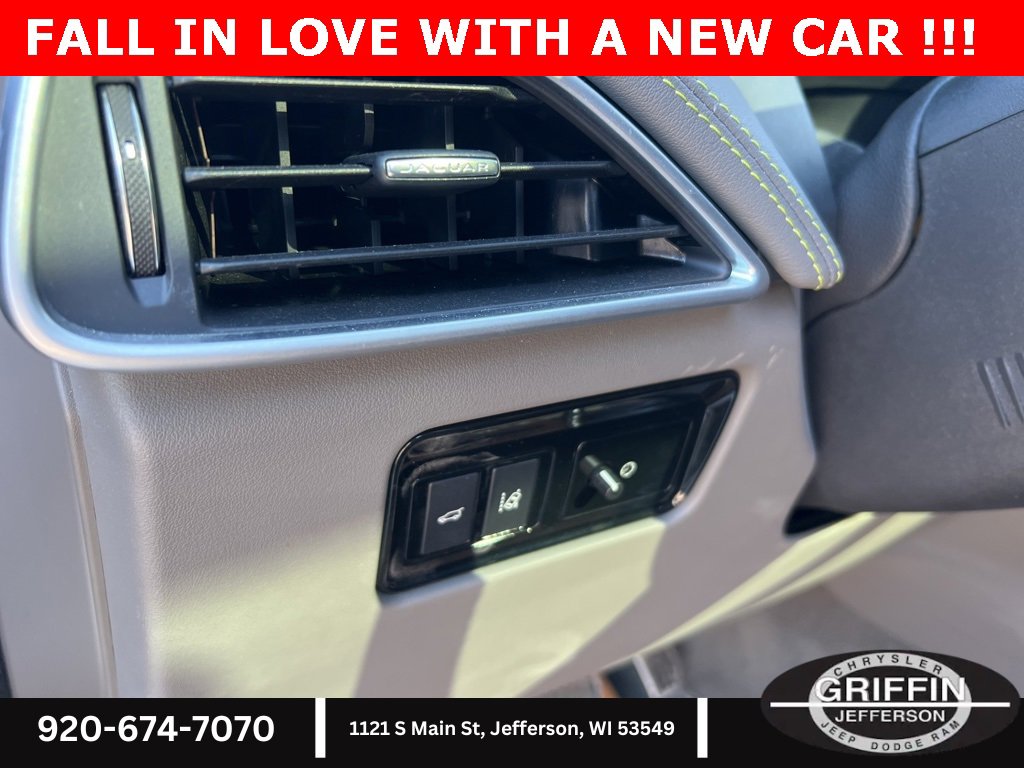 Used 2017 Jaguar F-PACE R-Sport image 16