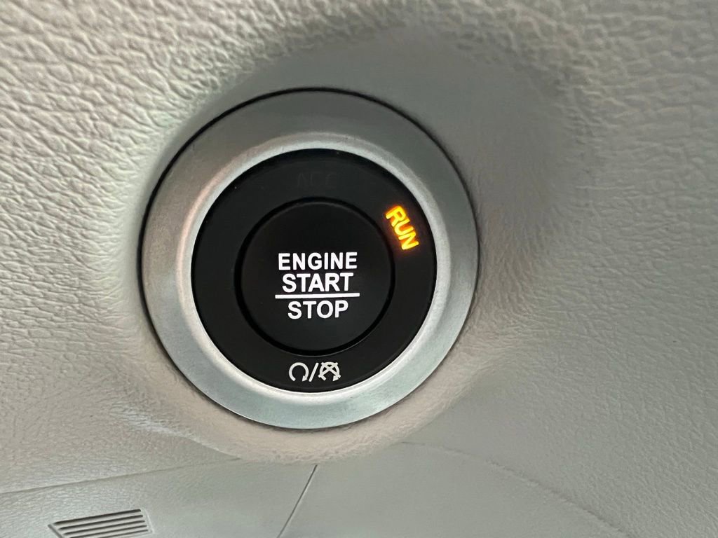 Used 2020 Chrysler Pacifica Touring w/ Tire & Wheel Group FWD image 33